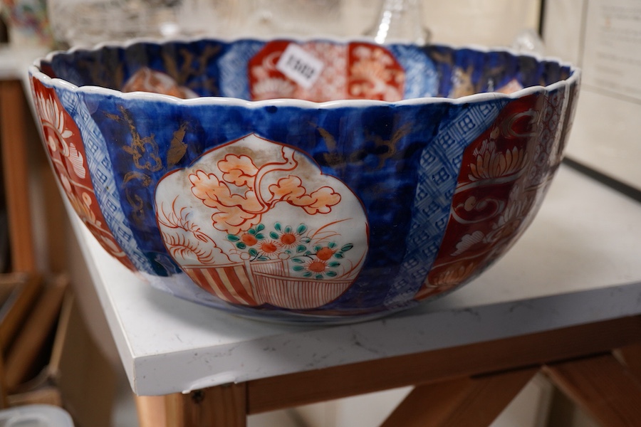 A Japanese Imari bowl, 19th century